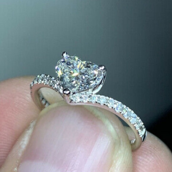 New 925 Sterling silver diamond ring - Picture 2 of 3